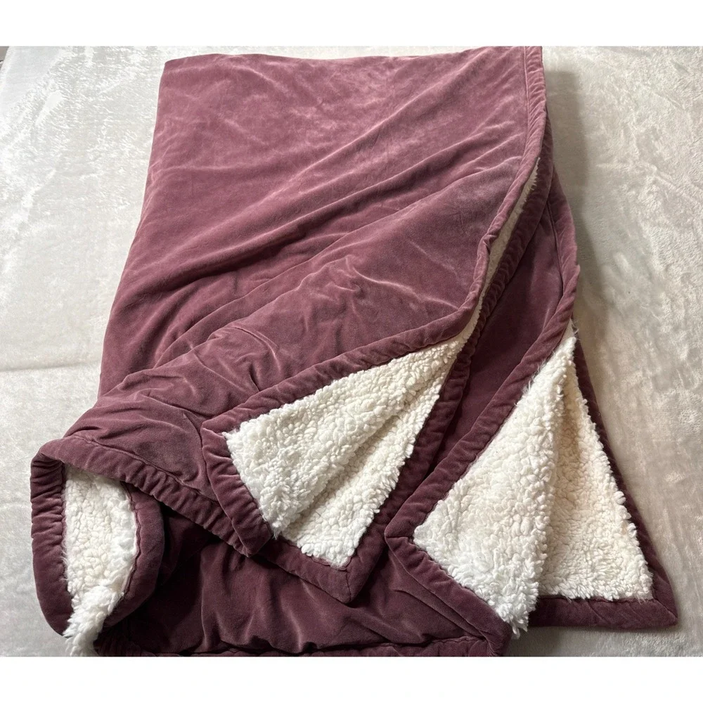 UGG AUSTRALIA, CLASSIC COCO PLUSH SHERPA BLANKET/THROW 50x70 OFF WHITE/MAUVE